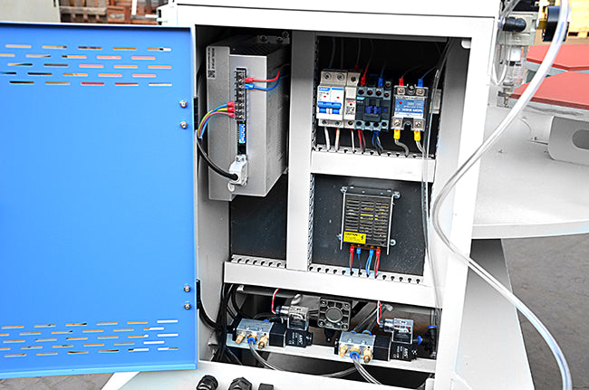 Termofijadora de seis estaciones con plataforma giratoria automática