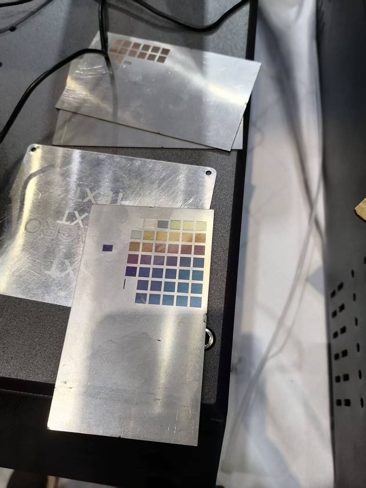 Máquina de marcado láser de fibra MOPA para marcado de color